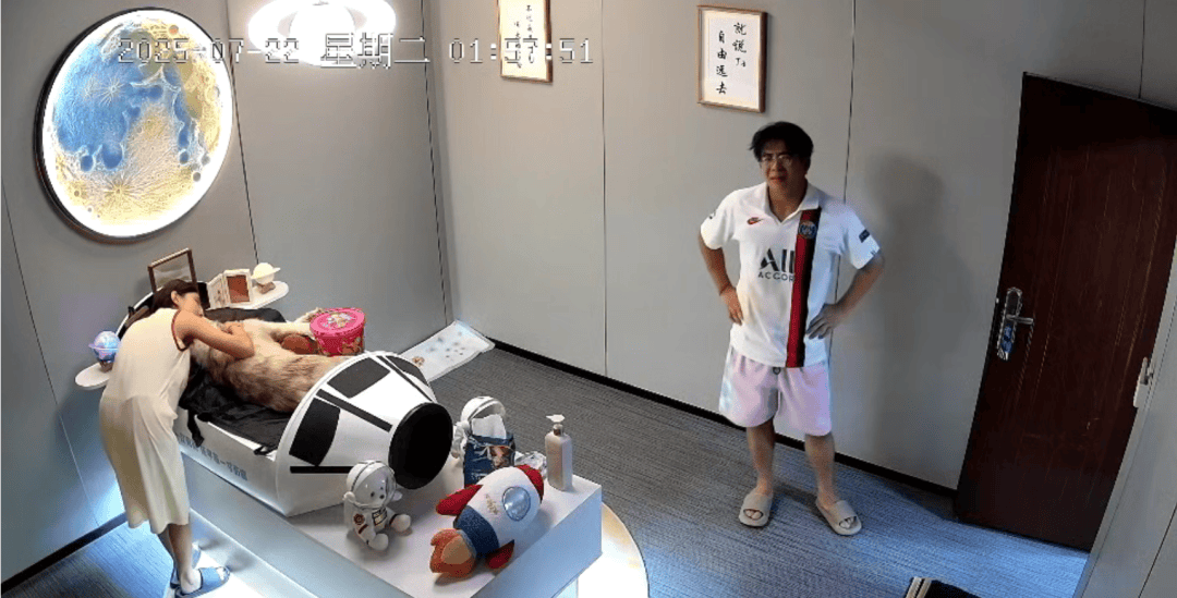 福建一宠物店给狗洗澡后放进烘干箱烤死？涉事门店曾谎称中暑，现已闭店