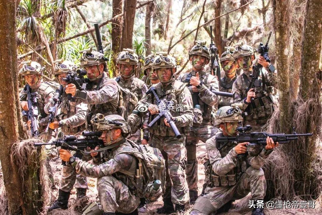 中国新机枪首曝“高清无码”大图，解放军终于可以用弹链泼水了