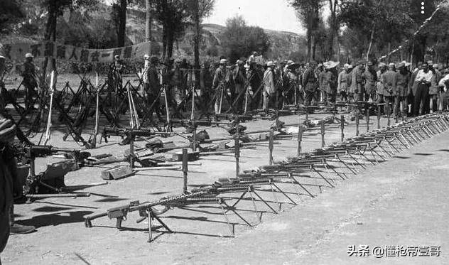 中国新机枪首曝“高清无码”大图，解放军终于可以用弹链泼水了