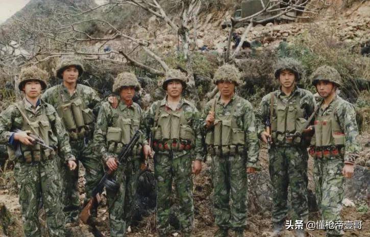 中国新机枪首曝“高清无码”大图，解放军终于可以用弹链泼水了