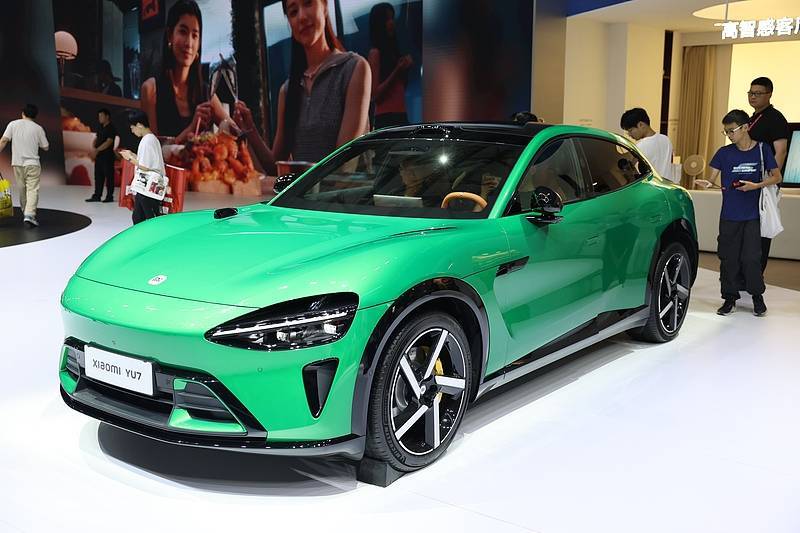 雷军发起小米YU7版本更名投票:标准版绝非“丐版”