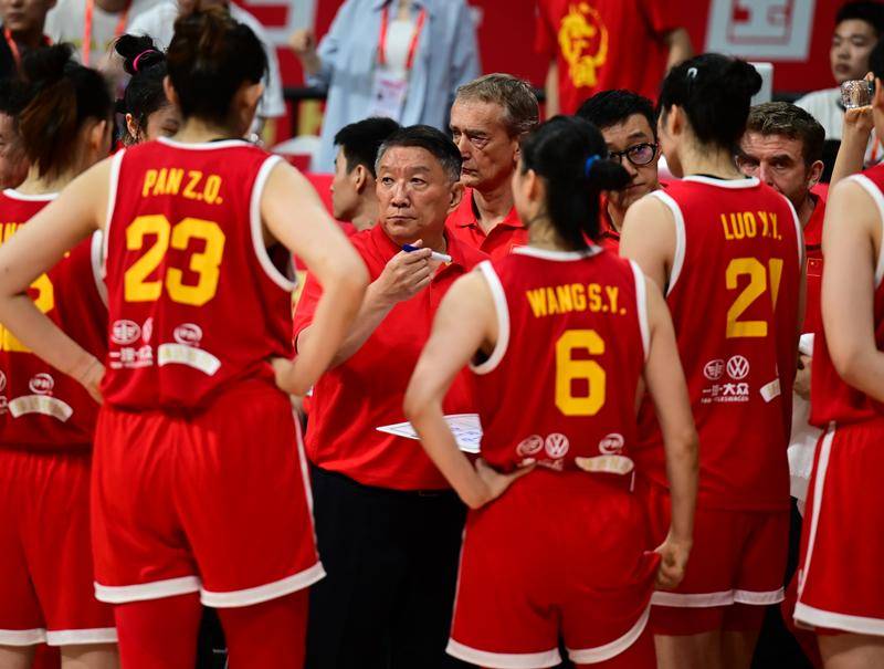 宫鲁鸣：通过集训筛选女篮人才 推动新老交替