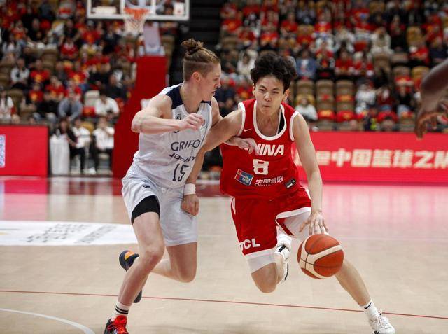 中国女篮热身赛90比81战胜尤文图特