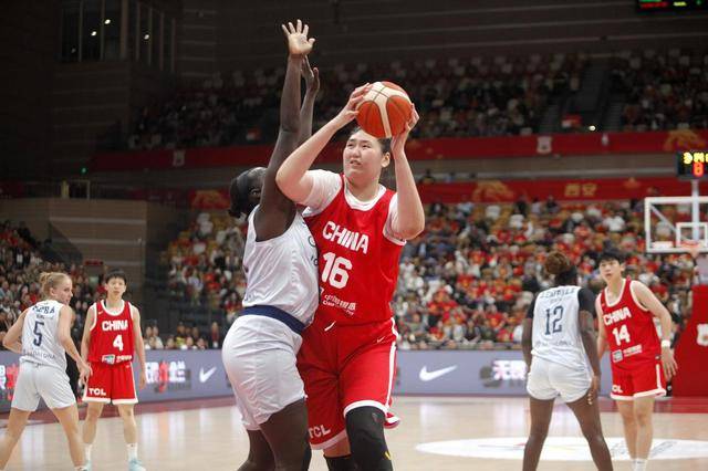 中国女篮热身赛90比81战胜尤文图特