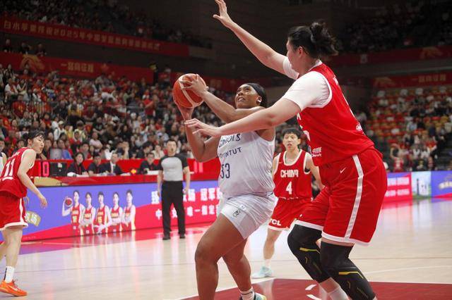中国女篮热身赛90比81战胜尤文图特