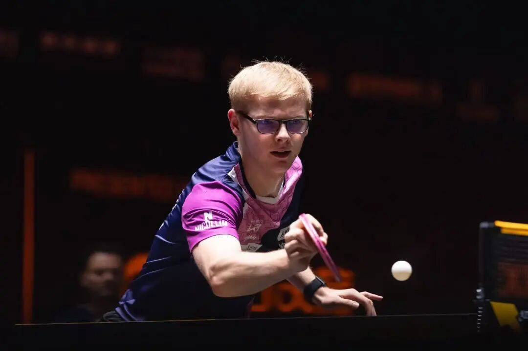 王艺迪完胜桥本，向鹏挺进8强 | WTT中国大满贯单打