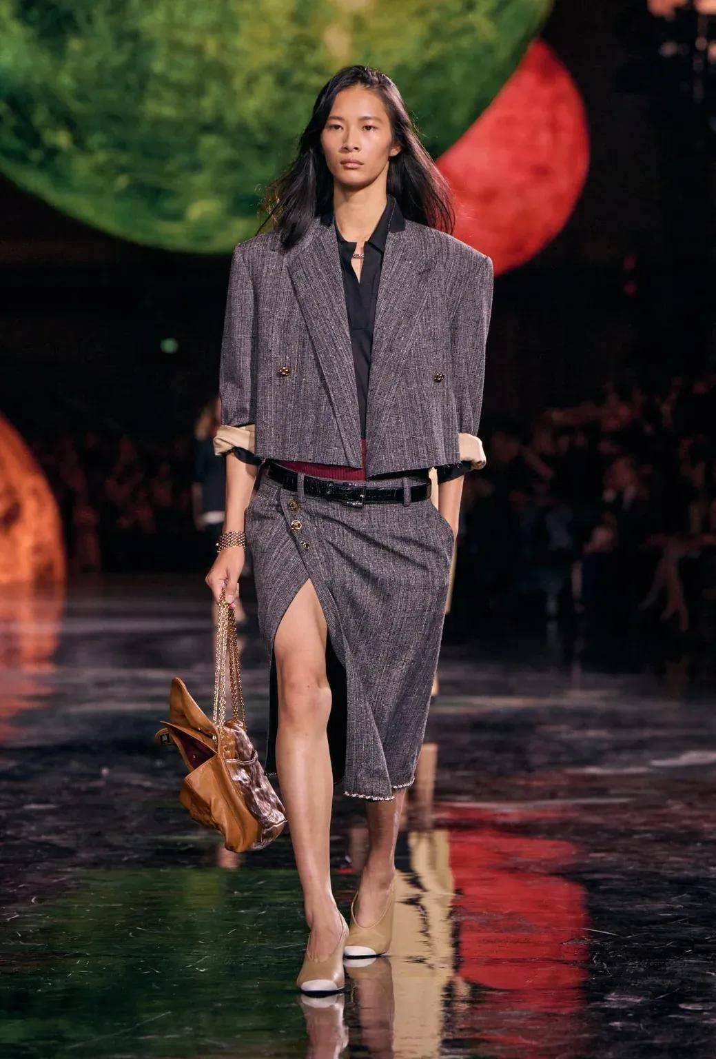 周迅、窦靖童、刘雯、井柏然同框围观香奈儿的新秘密