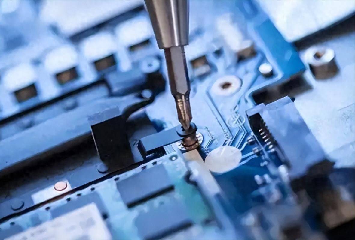 荷兰电话打到北京，想求和却不认错！中方警告不是空谈，是最后通牒