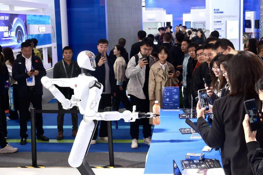 “网言网语”看峰会